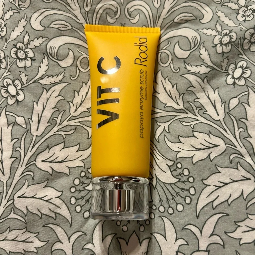 Rodial Vit C Papaya Enzyme Scrub - Picture 3 of 4